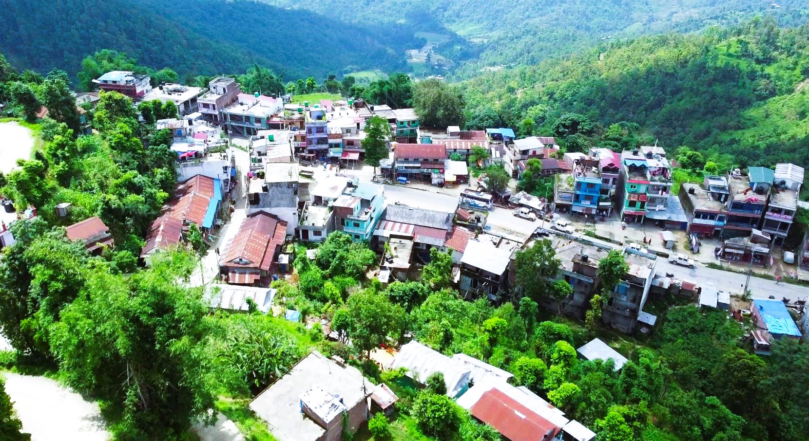 अमराई बजारको अब्यवस्थित पार्किङमा कडाई गर्दै प्रहरी